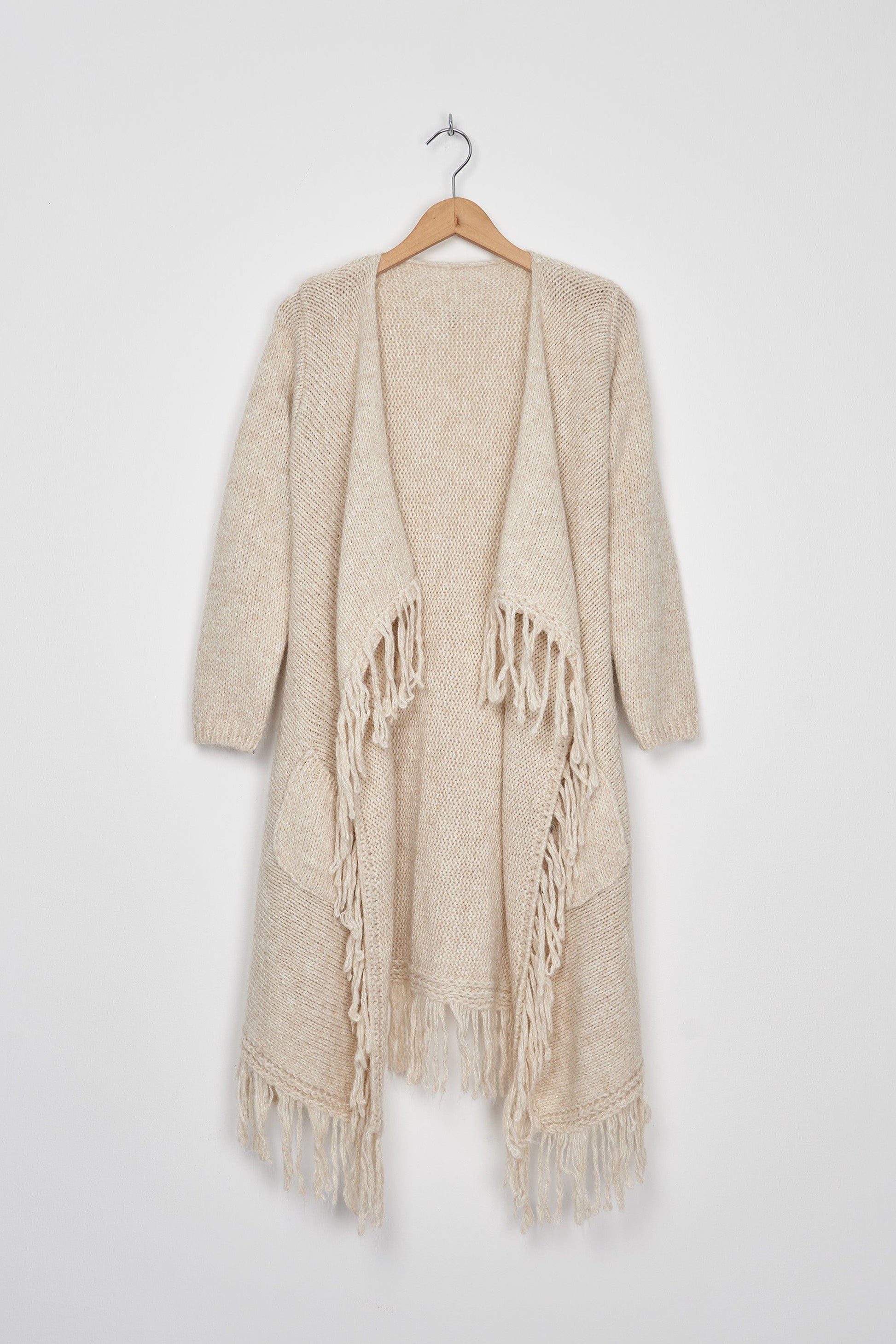 Trend Collection Asymmetrischer Strickmantel mit Fransen One Size / Beige