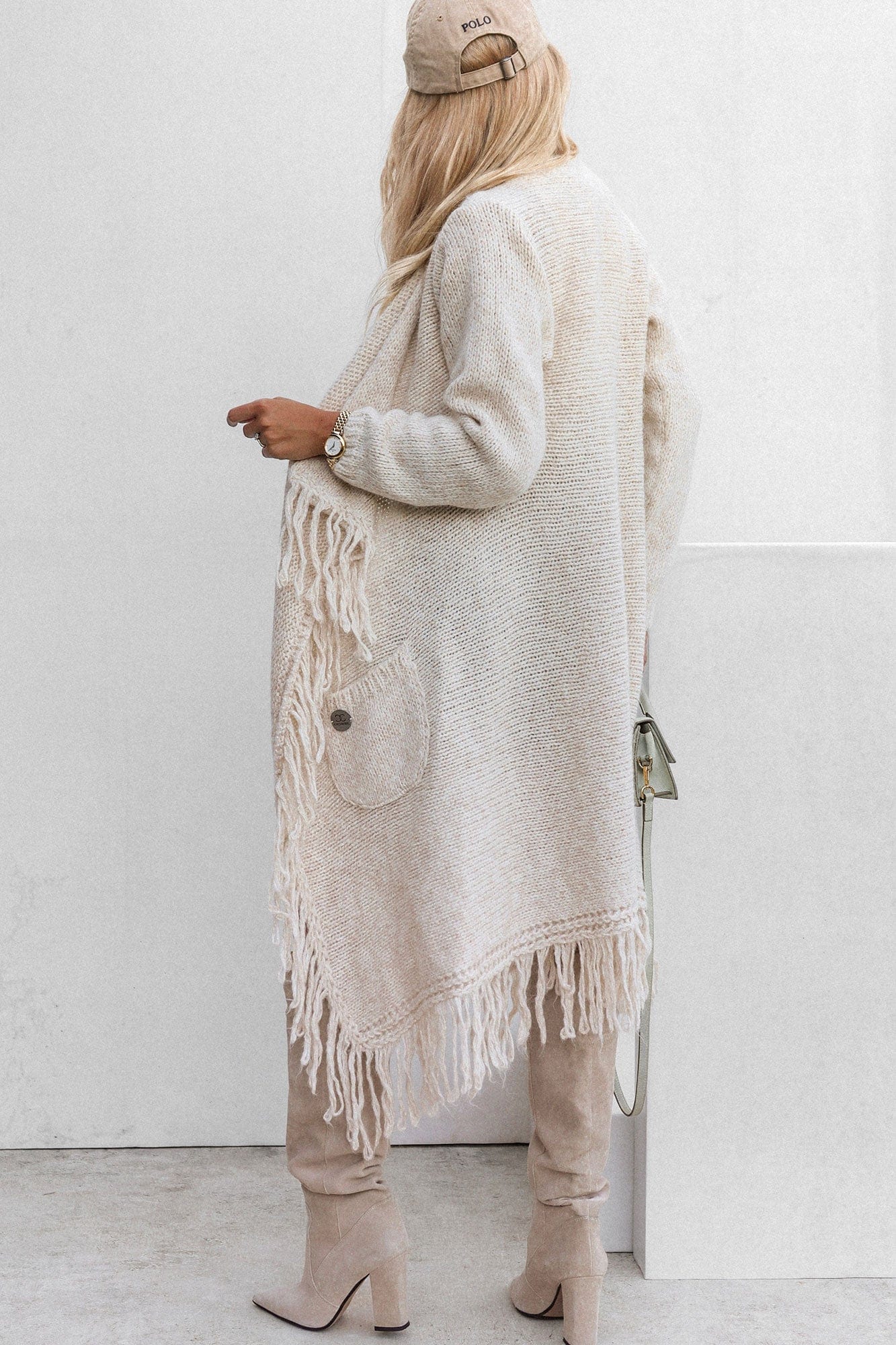 Trend Collection Asymmetrischer Strickmantel mit Fransen One Size / Beige
