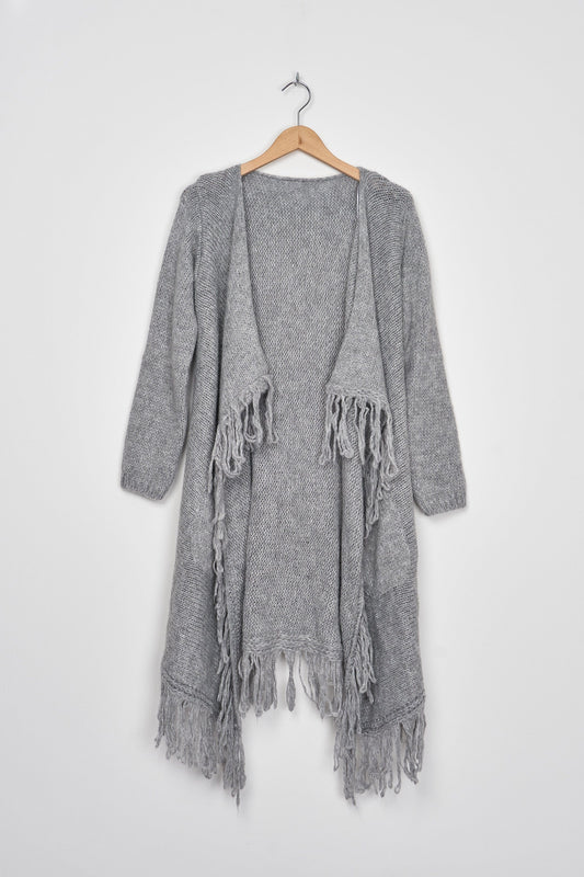 Trend Collection Asymmetrischer Strickmantel mit Fransen One Size / Grau