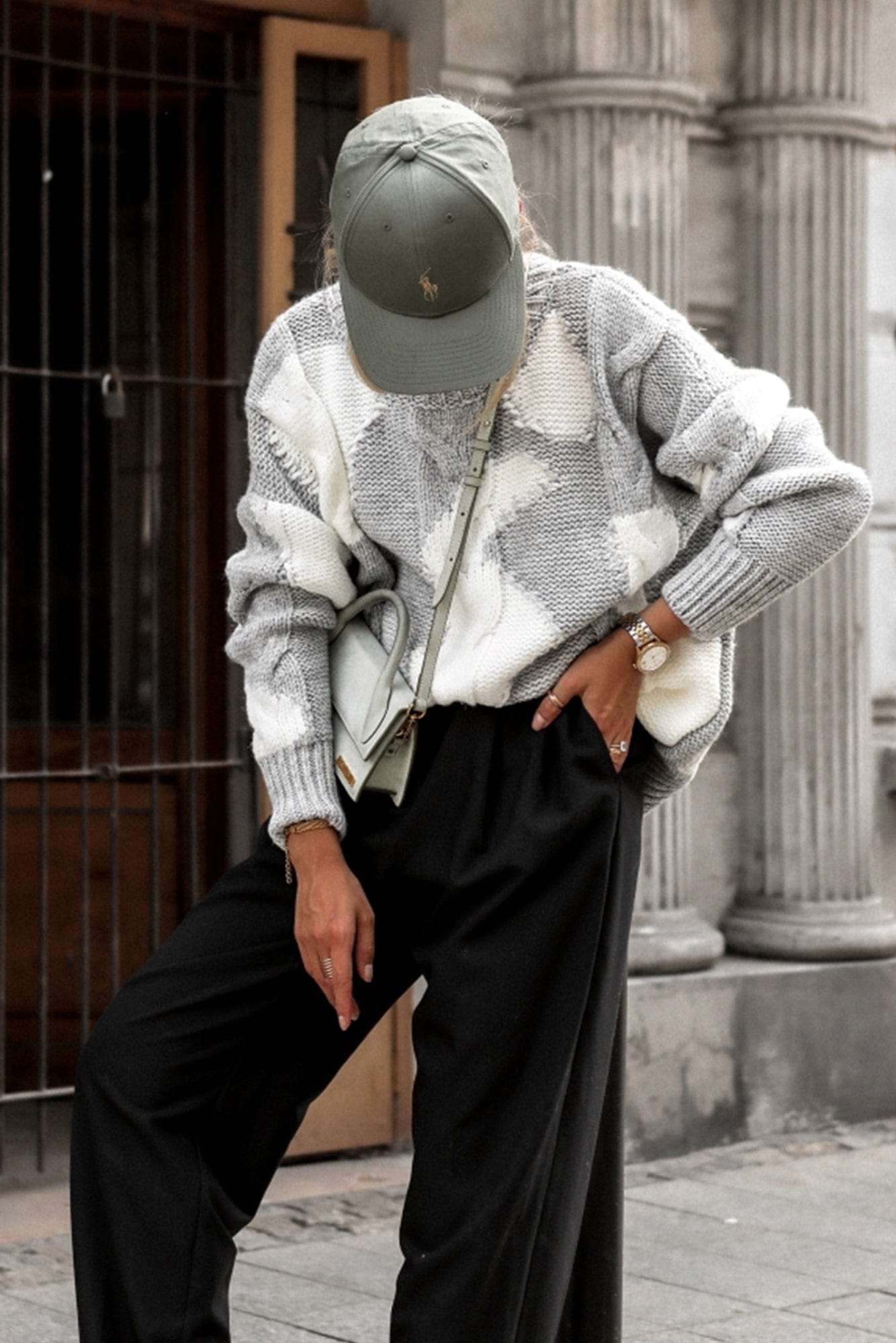 Trend Collection Pullover im Bloom-Design One Size / Grau