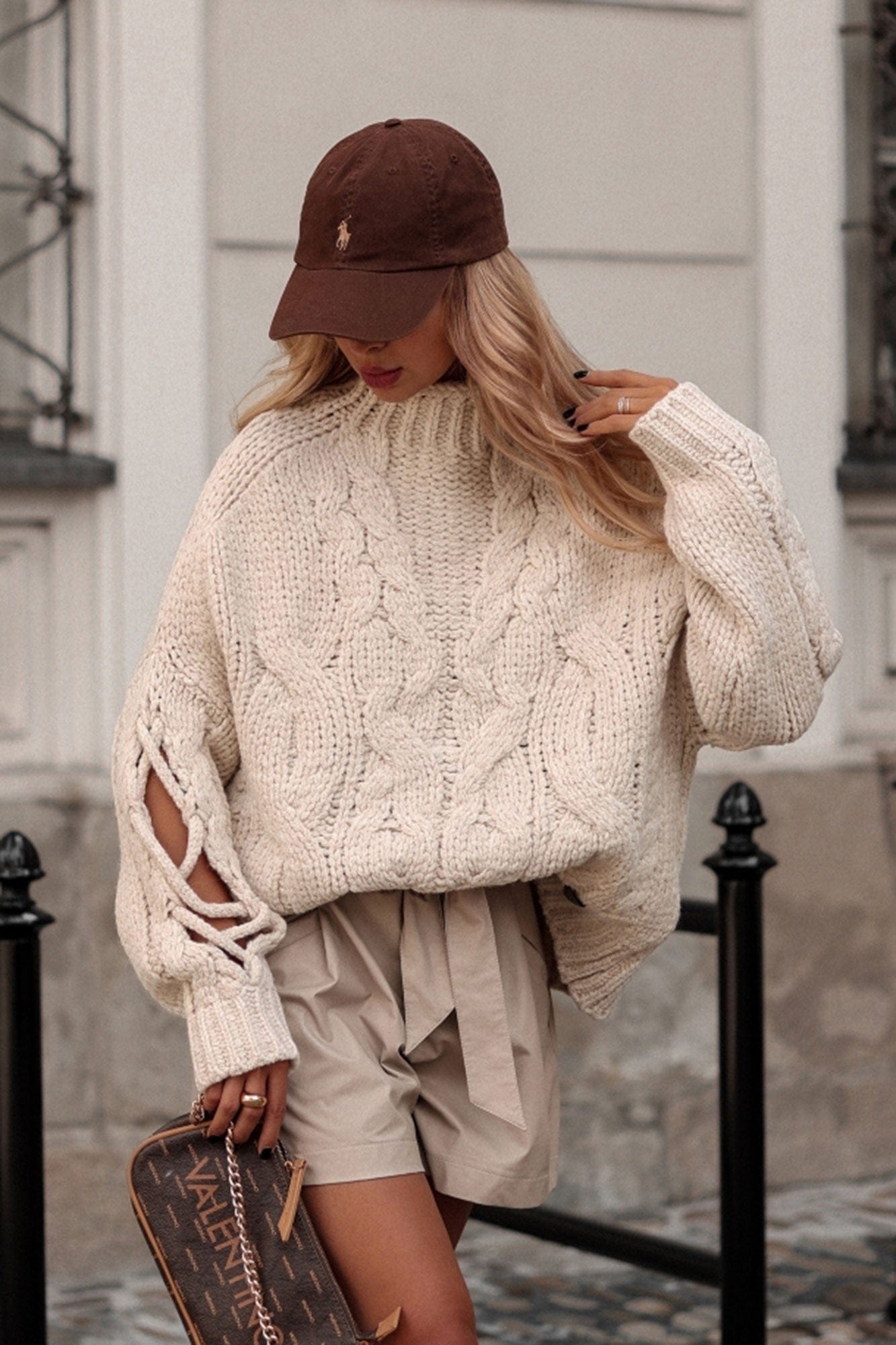 Trend Collection Pullover mit Zopfmuster und Cut Outs One Size / Beige